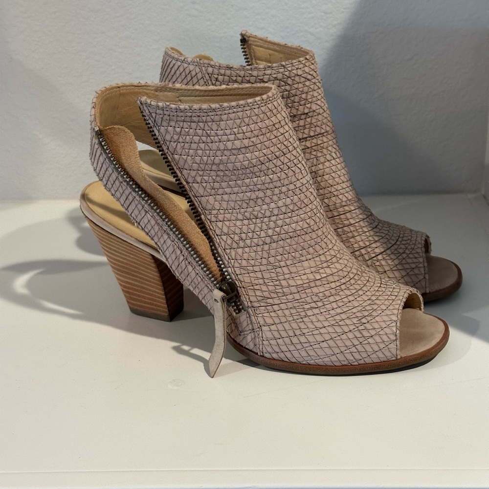 Paul Green Textured Beige Peep-Toe Heeled Boots